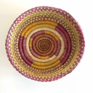 Pandanus bowl woven by Robyn Nabegeyo DFARONA05