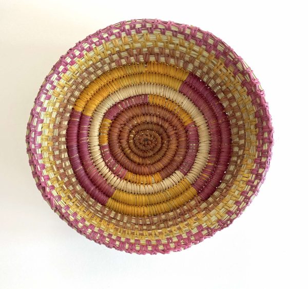 Pandanus bowl woven by Robyn Nabegeyo DFARONA05
